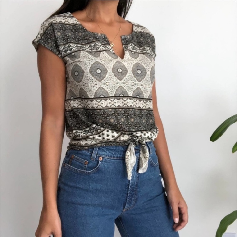 EUC Lucky Brand boho tie bottom tee